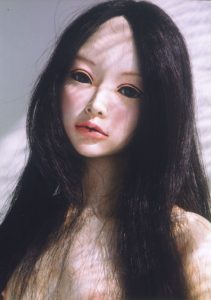 生き人形作家 堀佳子の作品集 本人の顔写真を発掘 ウィルときしん